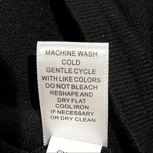 Cable & Gauge Black & Ivory Colorblock Long Sleeve Cold Shoulder Sweater - Small - Picture 8 of 9